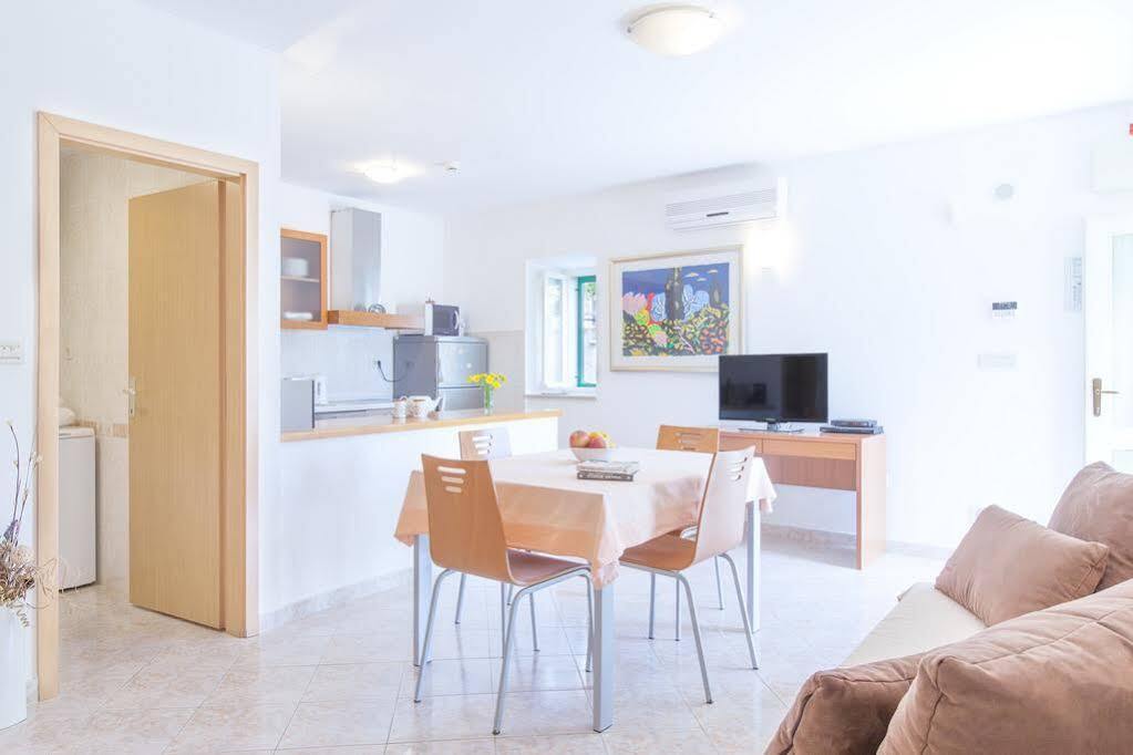 Villa Bonaca Perfect Location For A Holiday With Friends Or Family, Heated Pool Sumartin Dış mekan fotoğraf